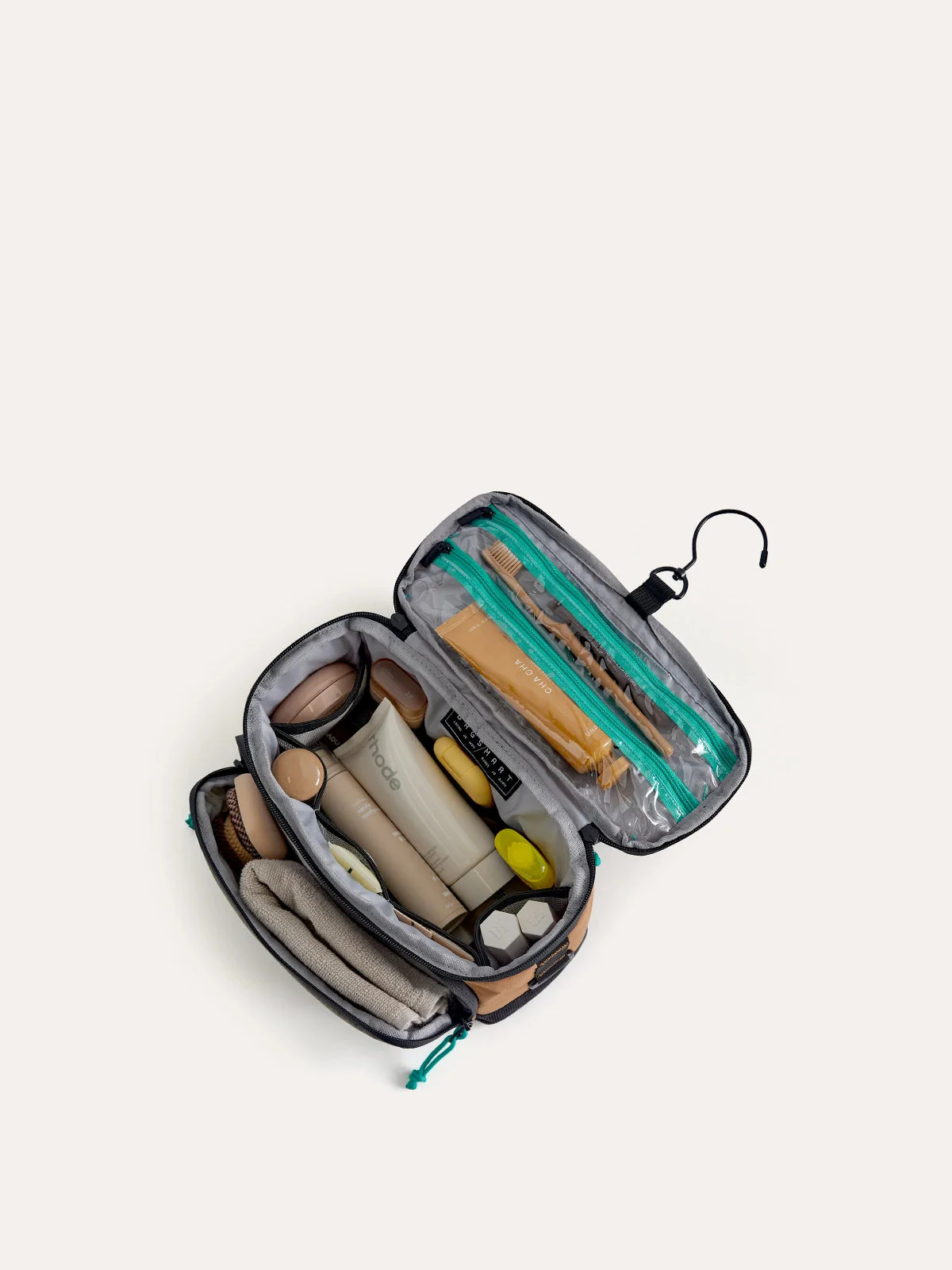 Blast 4.5L Hanging Toiletry Bag - Image 15